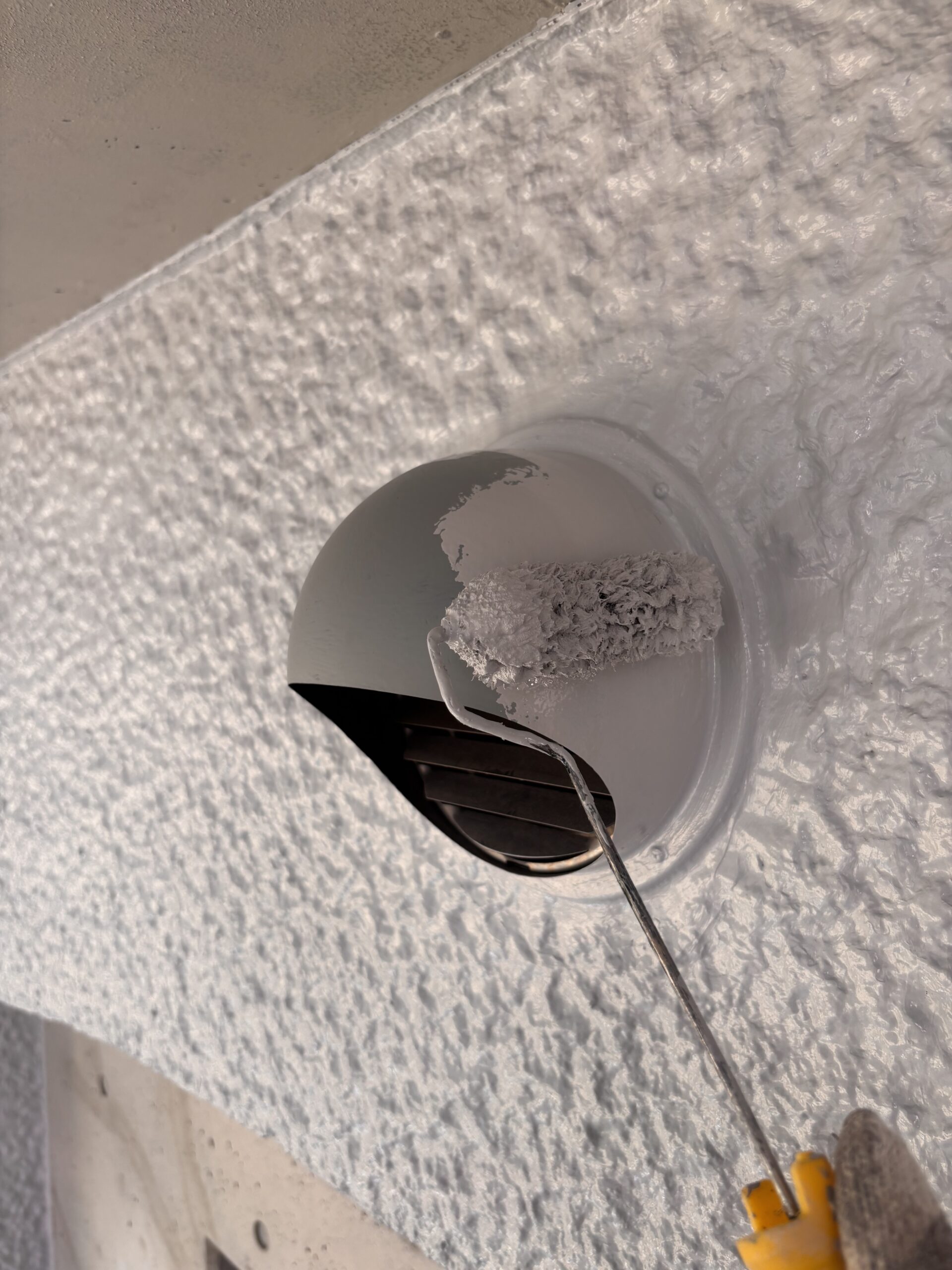 錆びた換気フードを塗装で綺麗にリフレッシュ