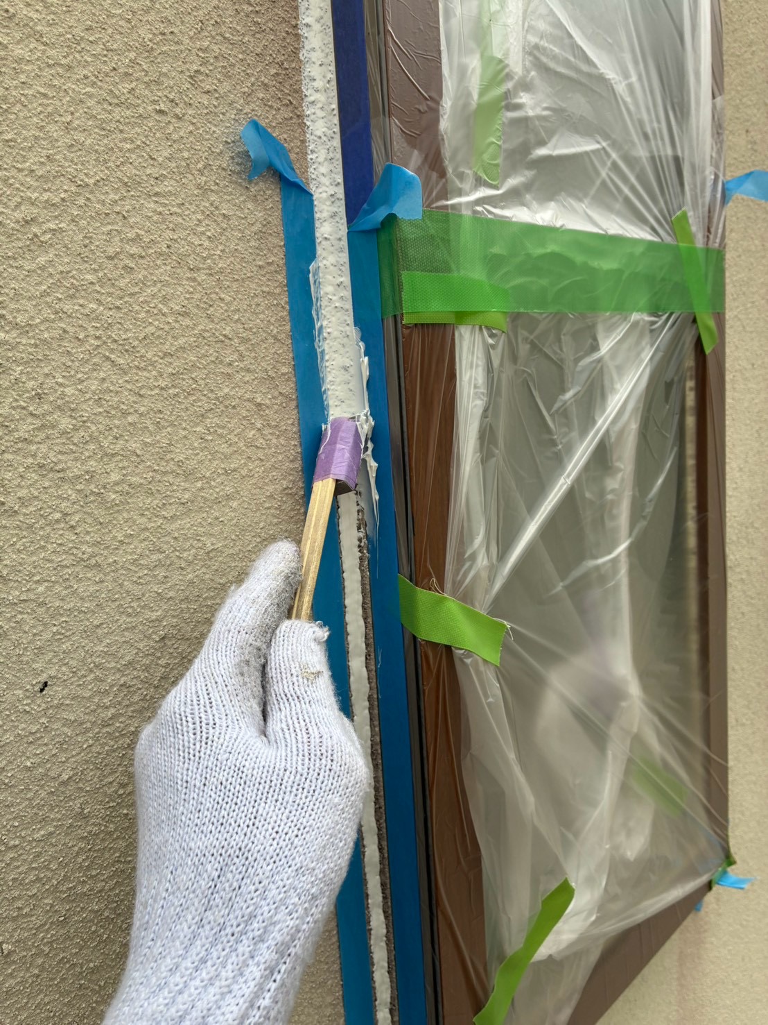 建物を雨水から守る！コーキング打設